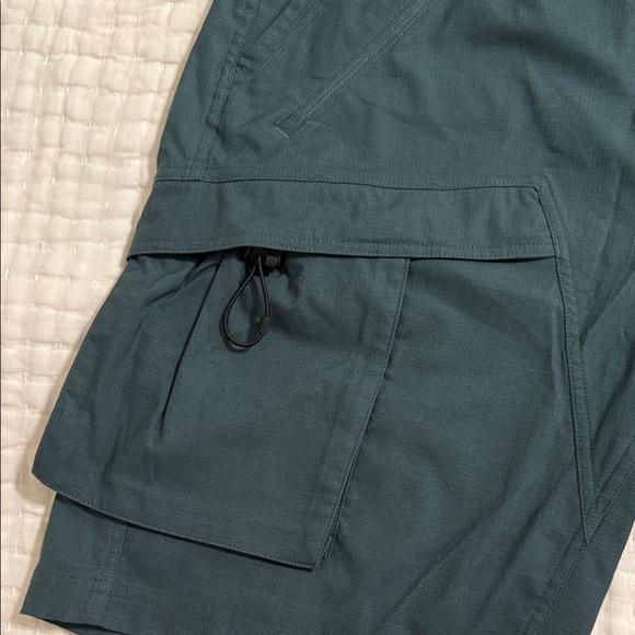 Nike ACG Dark Green Cargo Shorts - Picture 5 of 7